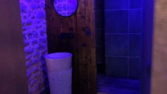 Espace bien-  tre avec Spa jacuzzi Domaine Vandenesse Spa